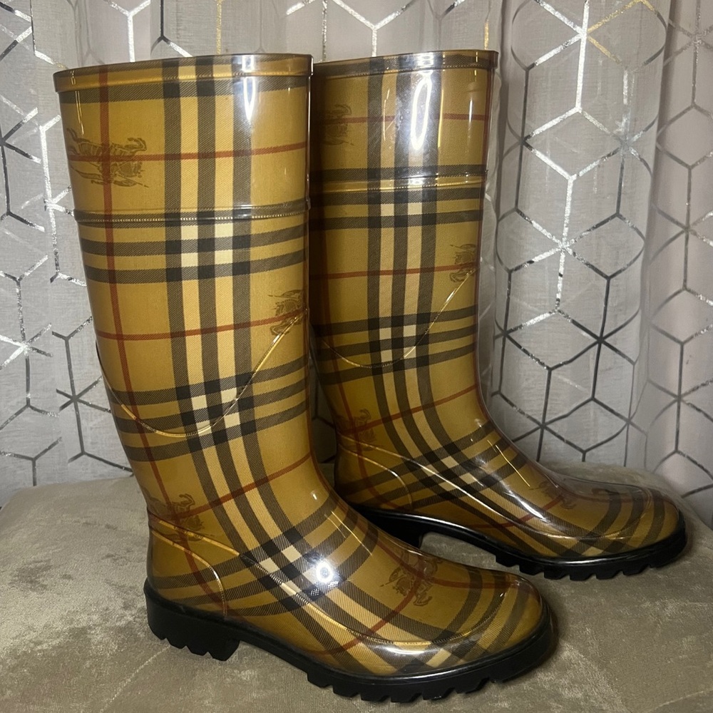 Burberry Classic Rubber Rain Boots - Picture 2 of 4